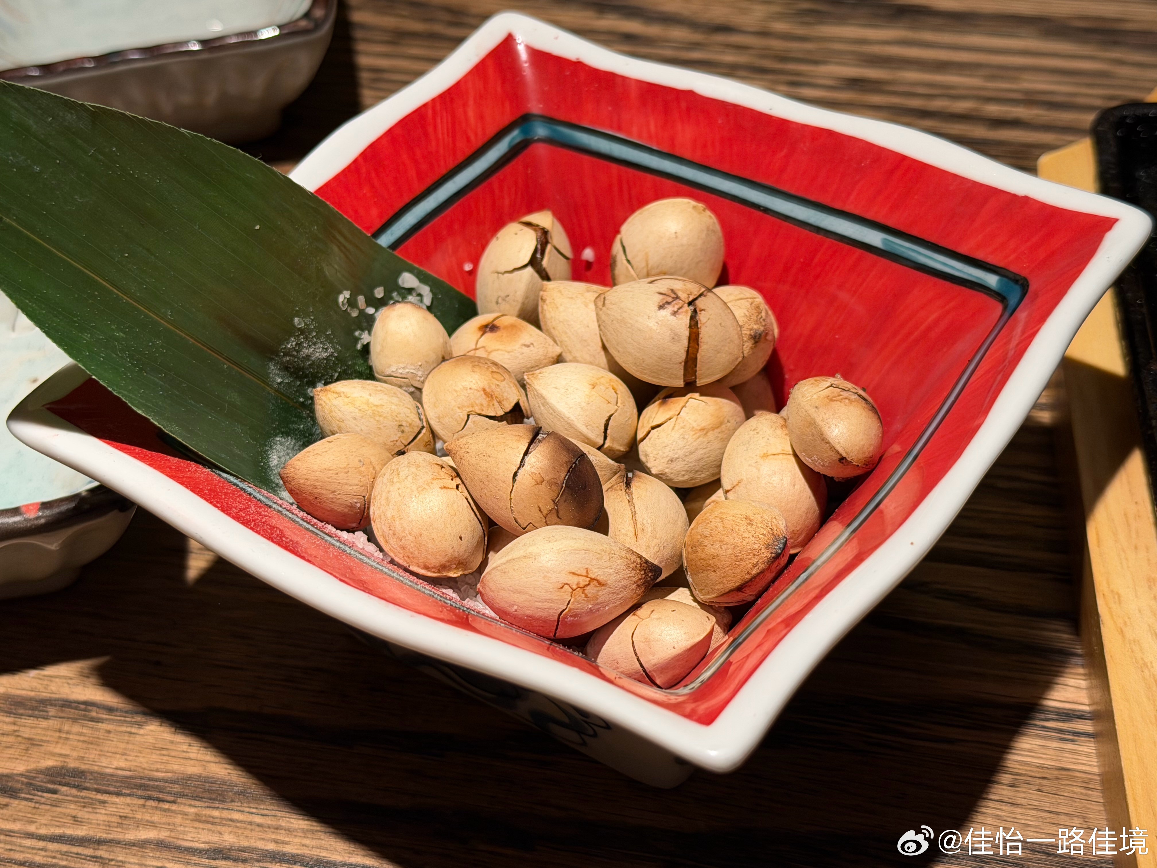 跑出来吃夜宵啦分享我最爱吃的饭～烤银杏也是俺喜欢的一杯清酒回去睡大觉