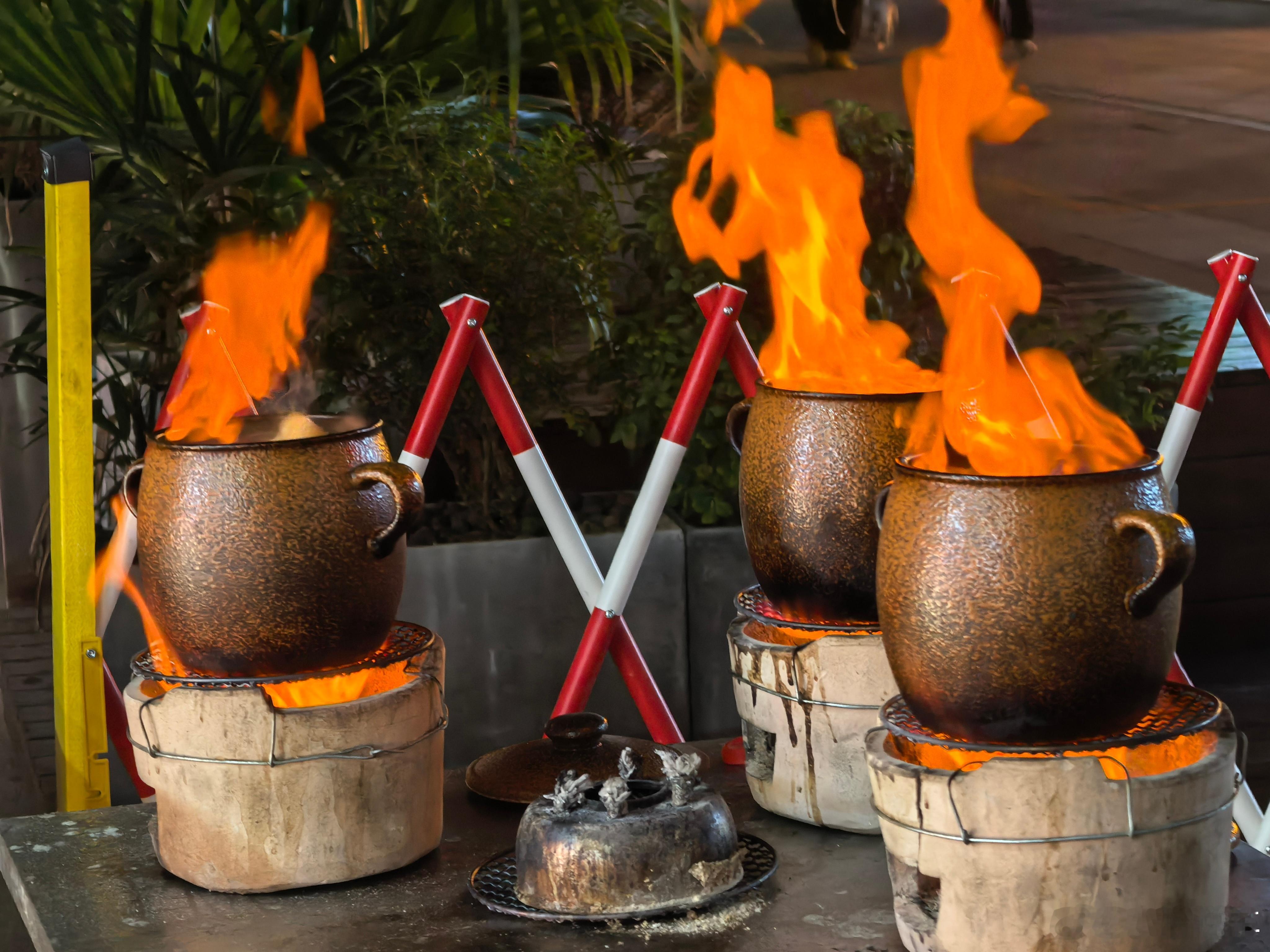 睡了吗？饿了吗？今晚这样吃可以吗？心心念的火焰米酒羊肉炉也是吃上了！没有加一滴水