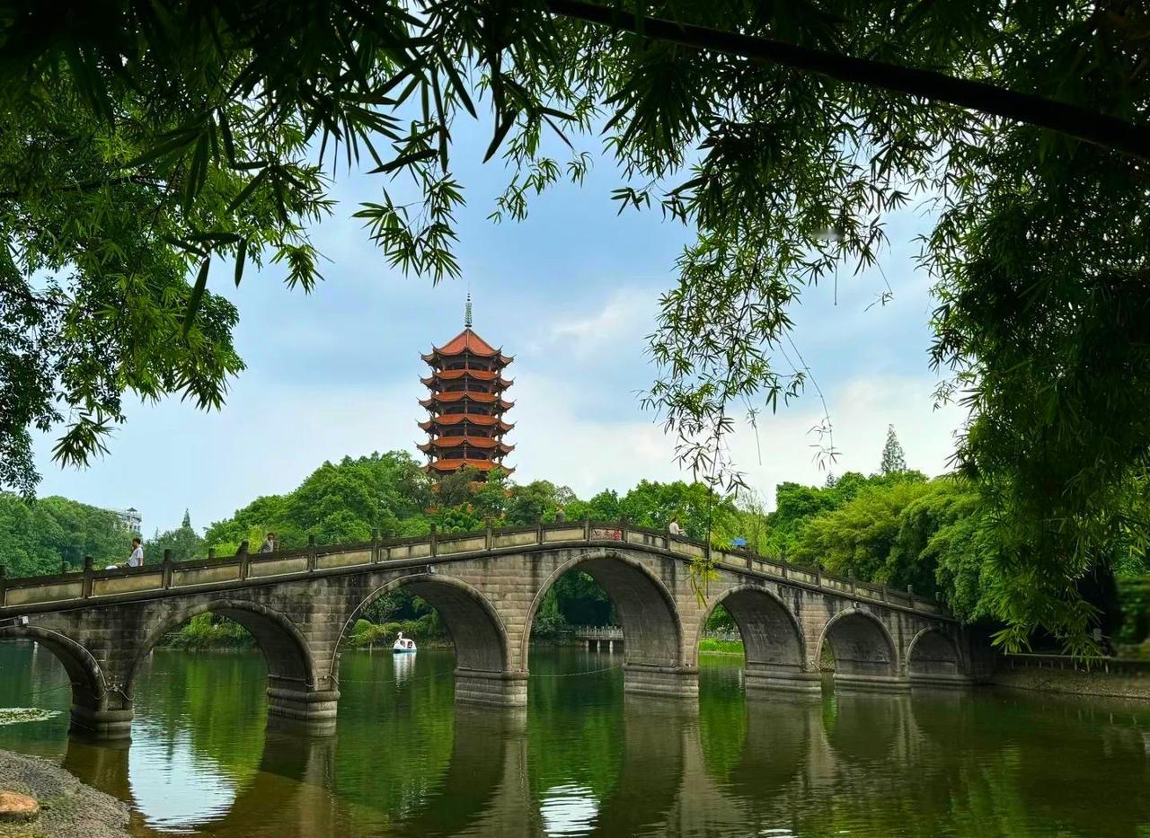 【05.19修身心语】
您好！
人生这4宝，谁有谁更好：
稳定的情绪。与人相处，