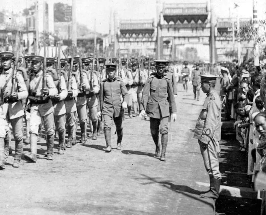 辛亥冲锋的炮兵团长，最后死在警察厅长任上



傅其永，1886 年生于浙江金华