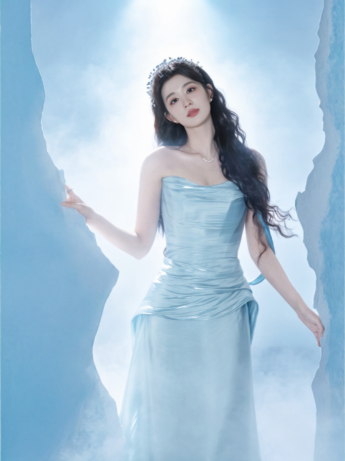 王楚然幽蓝神女王楚然冷白皮发光了 王楚然幽蓝神女，王楚然冷白皮发光了，谁懂这个楚