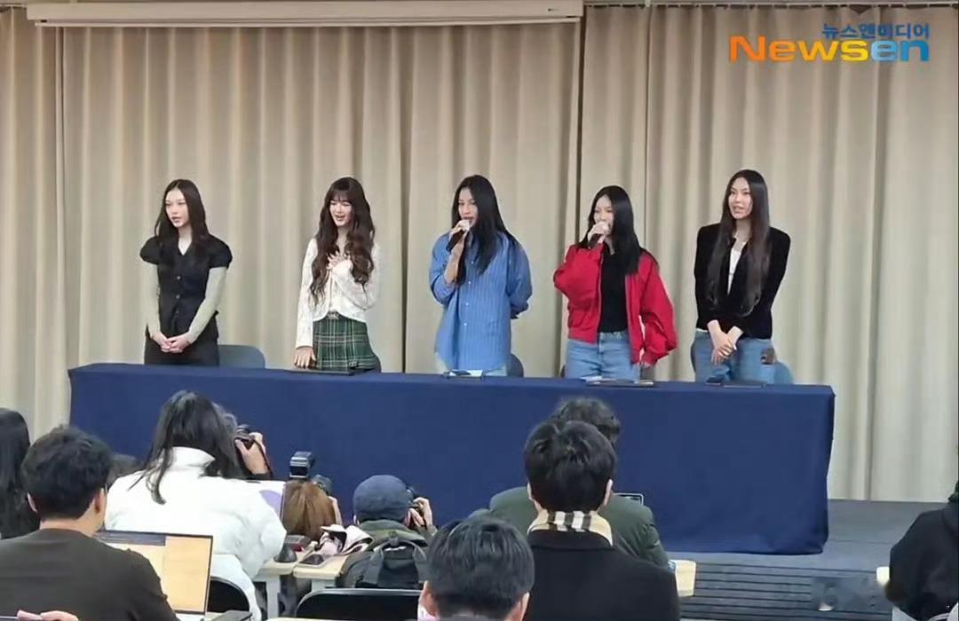NewJeans 发布会官宣确认和HYBE旗下厂牌ADOR解除合约： 成员表示目
