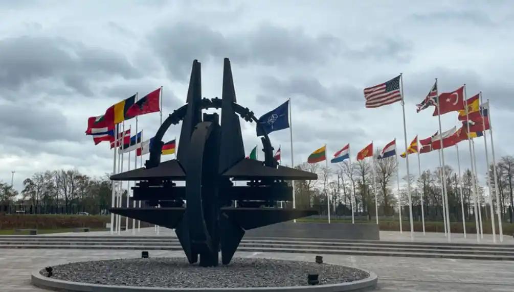 据日本广播协会NHK消息，约30个北约成员国驻北约总部的大使级代表，计划于202