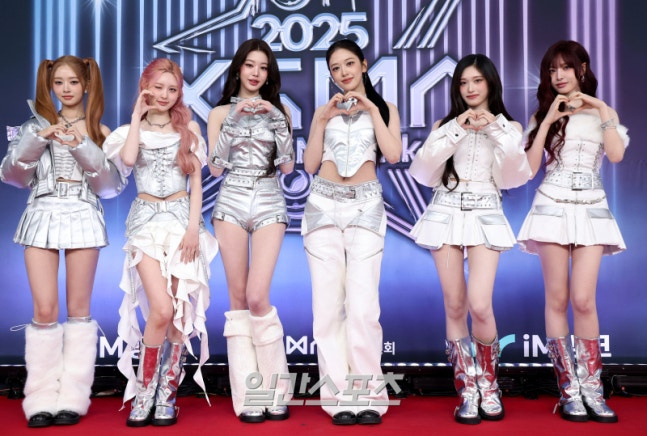 今天kgma最红的两个团IVE、Stray Kids红毯造型新闻图 