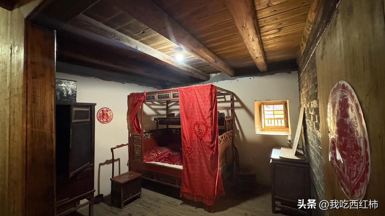 突然看懂了大鱼海棠
我一直觉得大鱼海棠这电影是个烂片
直到我今天逛了福建土楼
太