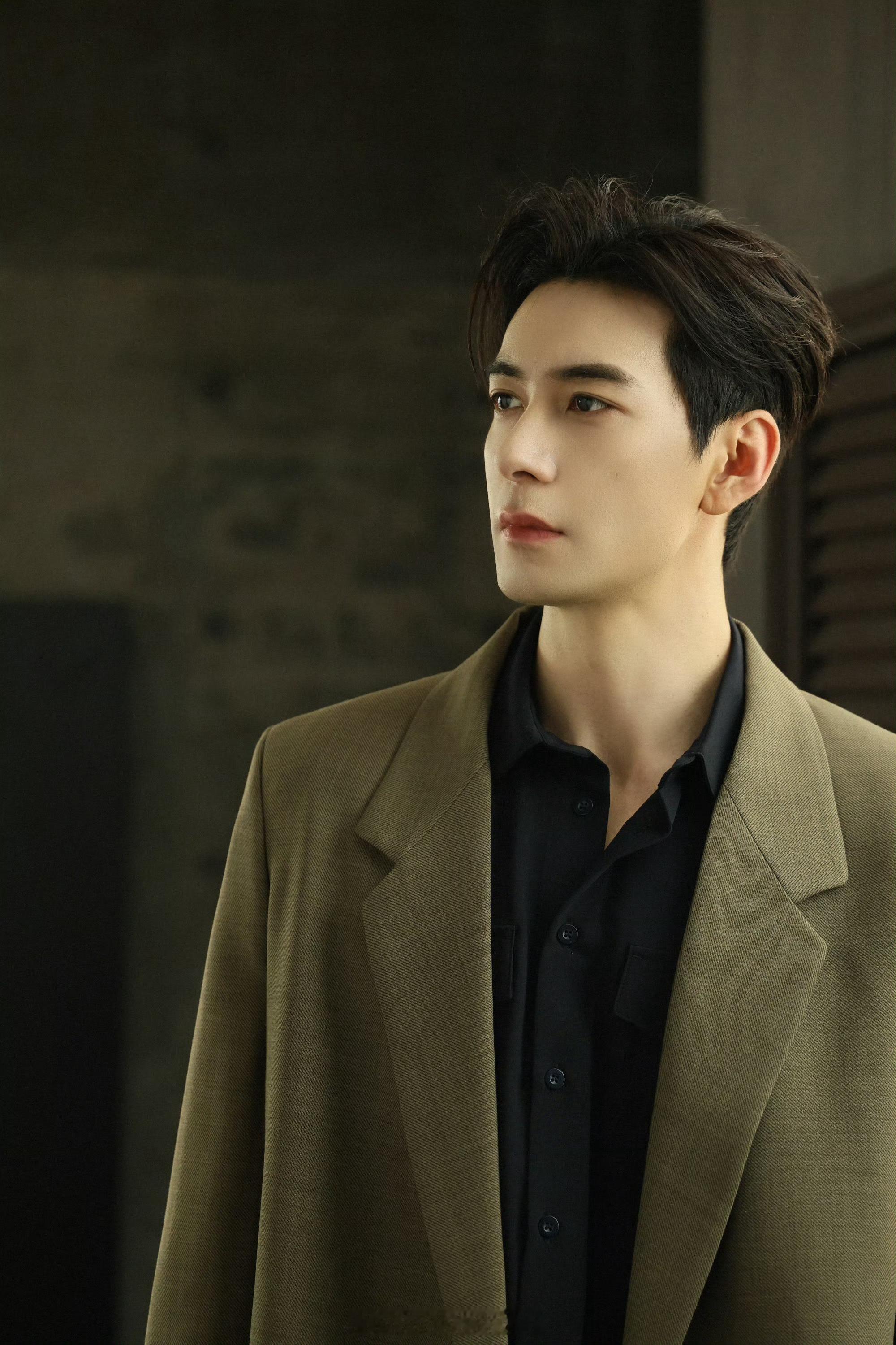 有网友说陈星旭在东宫里面演技也不行，演技营销的最大收益者，感觉被诈骗了很久，吹半