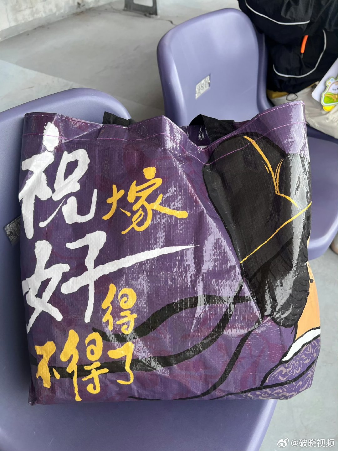 陈丽君你是在培养死士吗陈丽君戏曲顶流的线下号召力陈丽君你是在培养死士吗，好多礼物
