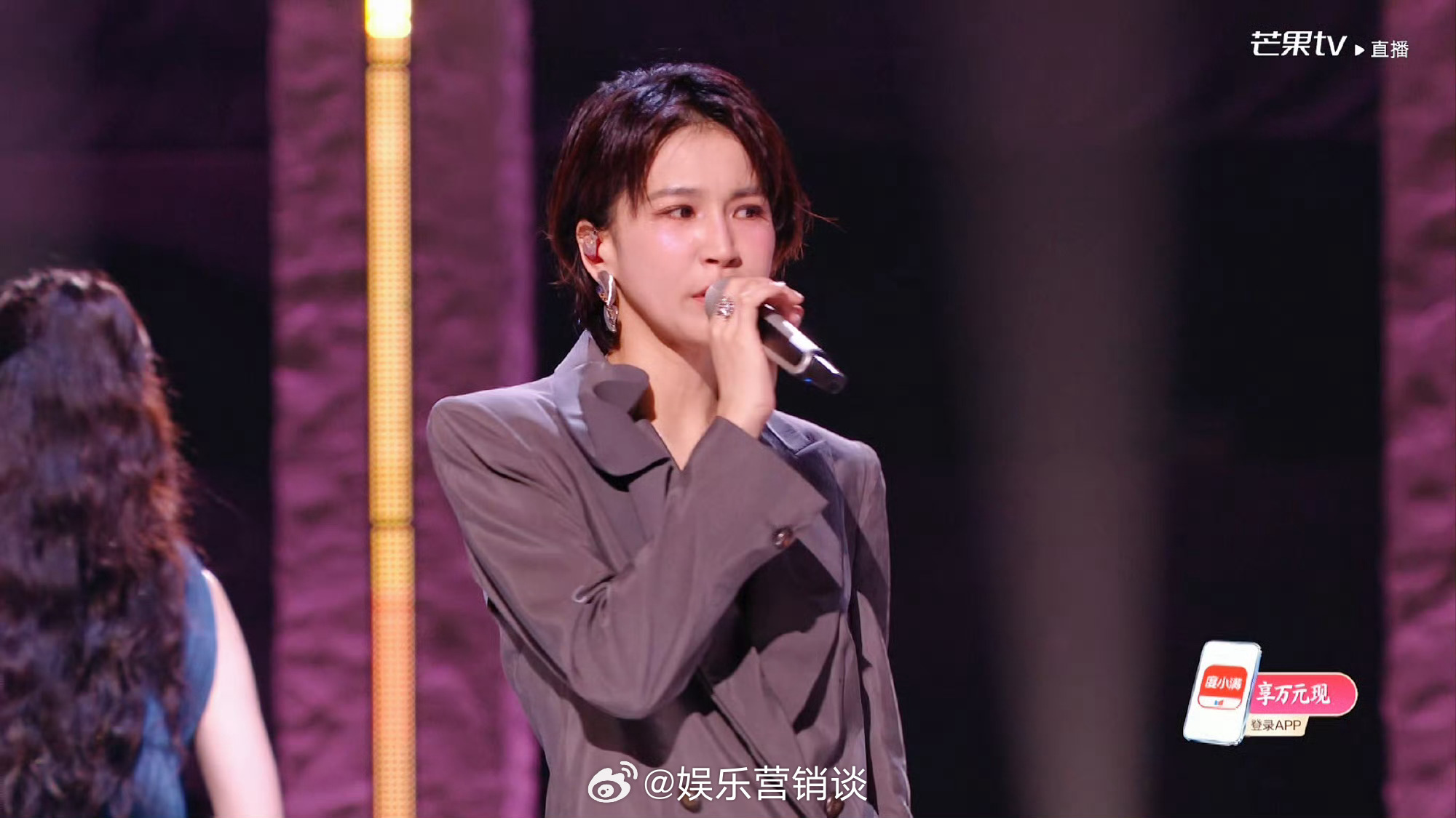  细腻唱腔搭配真挚情感，曾沛慈决赛舞台潸然落泪，把追梦路上的故事都唱进歌里曾沛慈