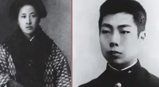 1905年，在日本，30岁的秋瑾和24岁的鲁迅发生激烈争辩。不料，秋瑾从靴筒里拔