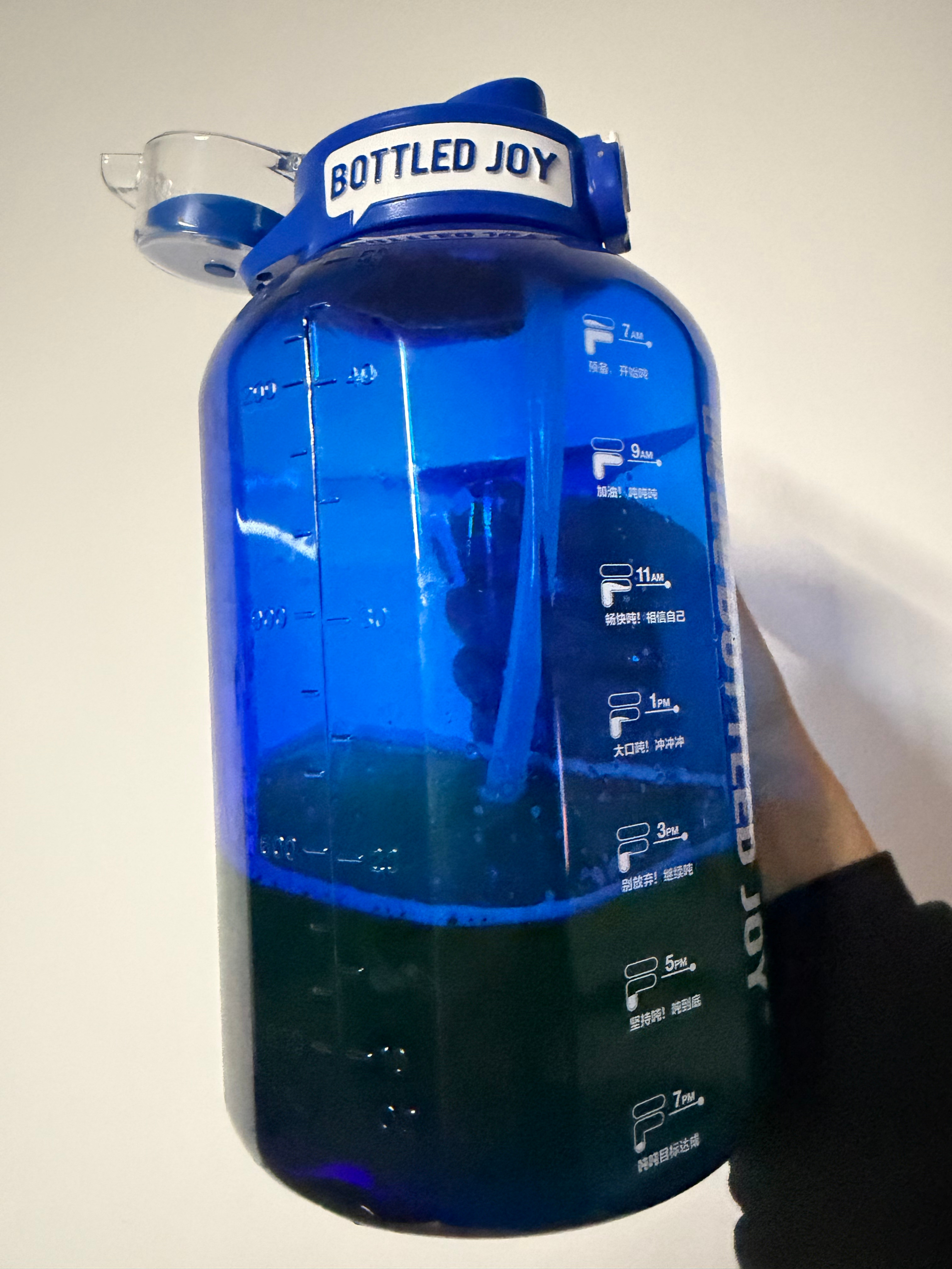 买了一袋1.5升精酿啤酒和姐妹约着看浪姐结果晚上她突然说月经来了不喝了……本着不