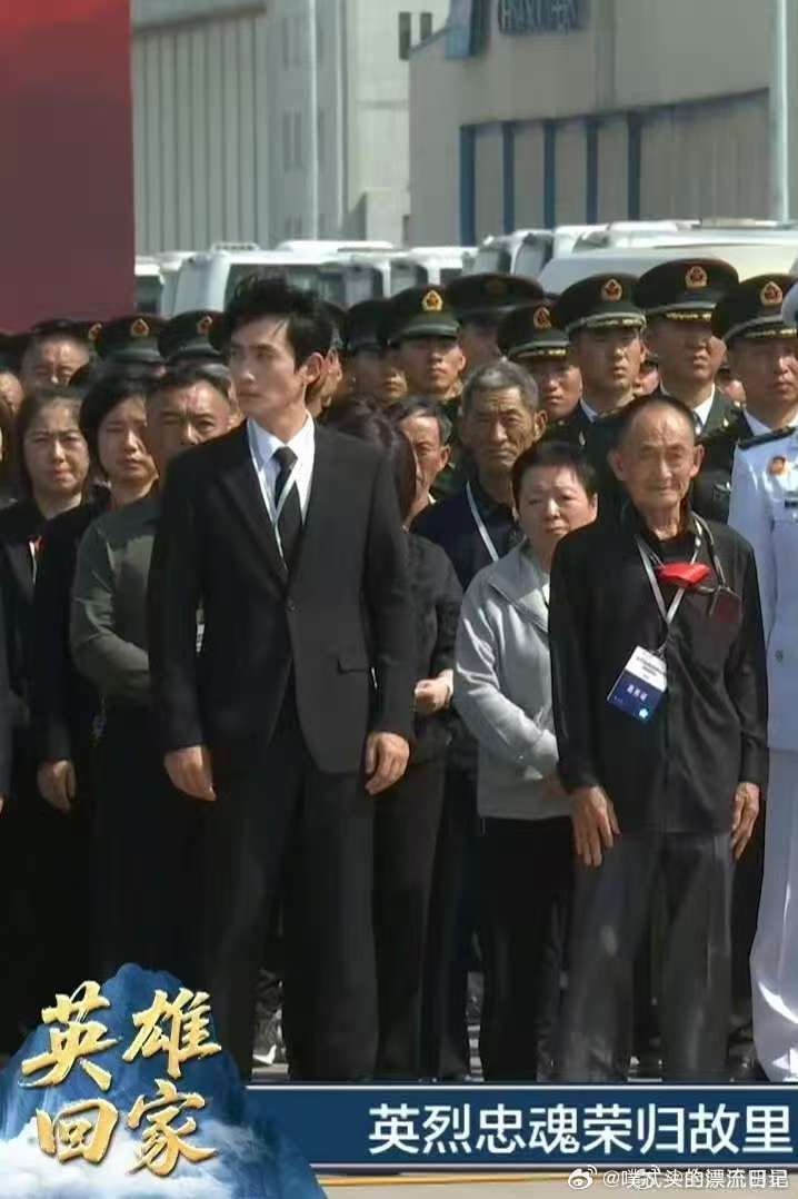 央视直播镜头下的朱一龙朱一龙央视直播镜头不得不夸，朱一龙在央视直播里的形象超正！