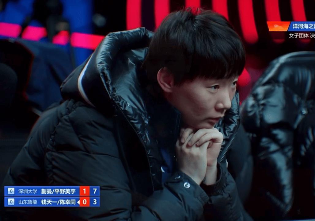 曼昱没上场，在场边愉快观赛呢[笑哭]，
第一盘曼昱的山东鲁能队友钱天一/陈幸同竟