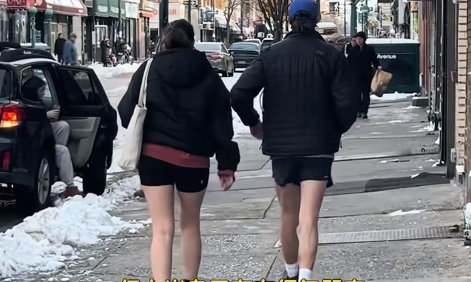 我做完卫生去倒垃圾，手上有水没擦干，出去两分钟给我冻的痛哭了。没错，就是痛，冷其