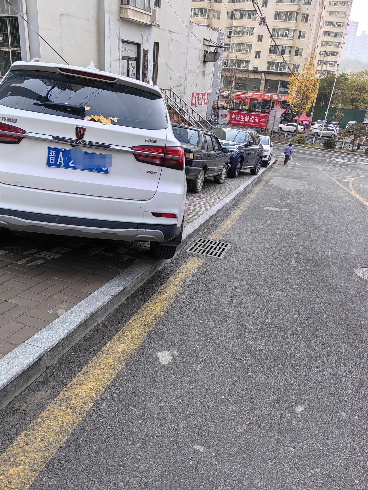 整治违停与违停，依然互不相干

到底是车位缺乏，还是素质缺乏，或者是管理缺位；