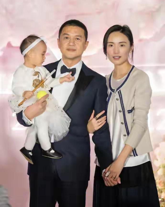 我好像明白
李亚鹏为什么要离婚了？
梳理李亚鹏与海哈金喜这段三年婚姻，满是现实与
