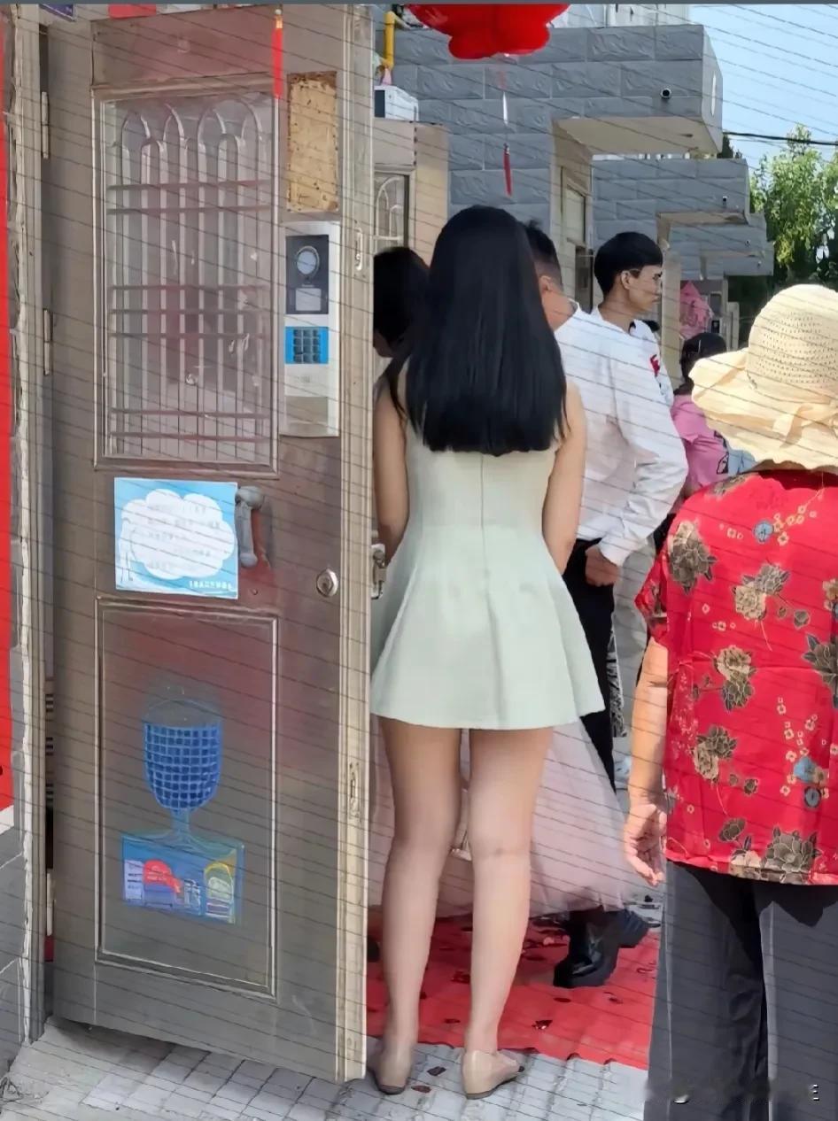这双腿的杀伤力是核弹级的[笑哭]