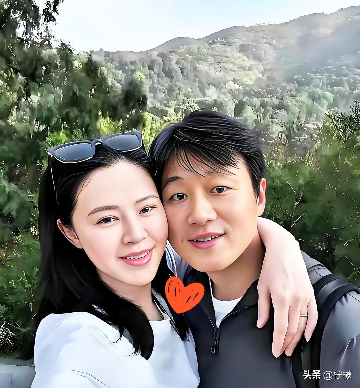 有人问佟大为，
中年夫妻还睡在一起吗？
他愣了一下，笑着说，何止睡一
起。结婚1