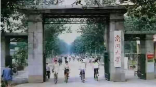 【被贬放时家人的话让我破防了】



毕业时，赶上时代变革。

少不更事的我，做
