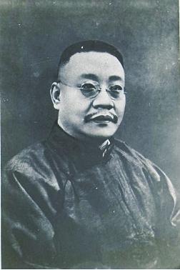 1880年一个深夜，浙江巡抚谭钟麟睡得正香，朦胧中听到女人痛苦的喊叫声，这是他的