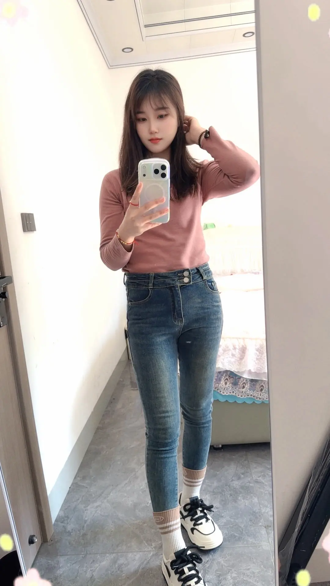 好多人都在问我为什么我的作品都那么伤感，因为我也是黑夜里崩溃过的俗人...