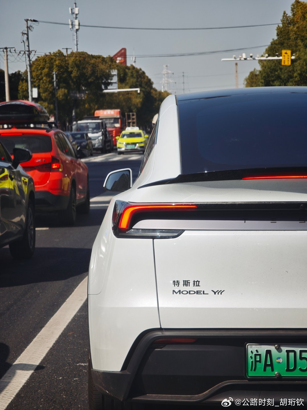 上海路上怎么这么多Model YL沪上特舔多我能理解，但是是什么脑回路让他们决定