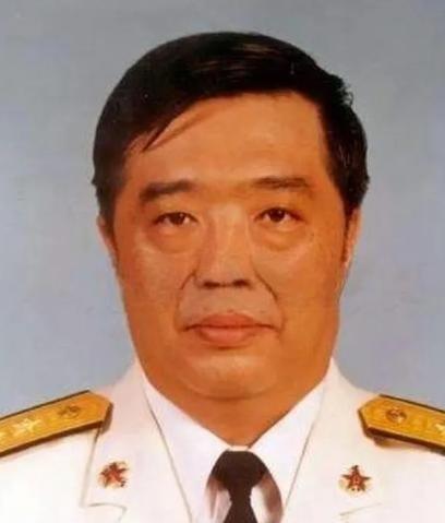 1996年，贺龙之子贺鹏飞找到香港商人徐增平，张口就说：“你去帮忙买下瓦良格号！