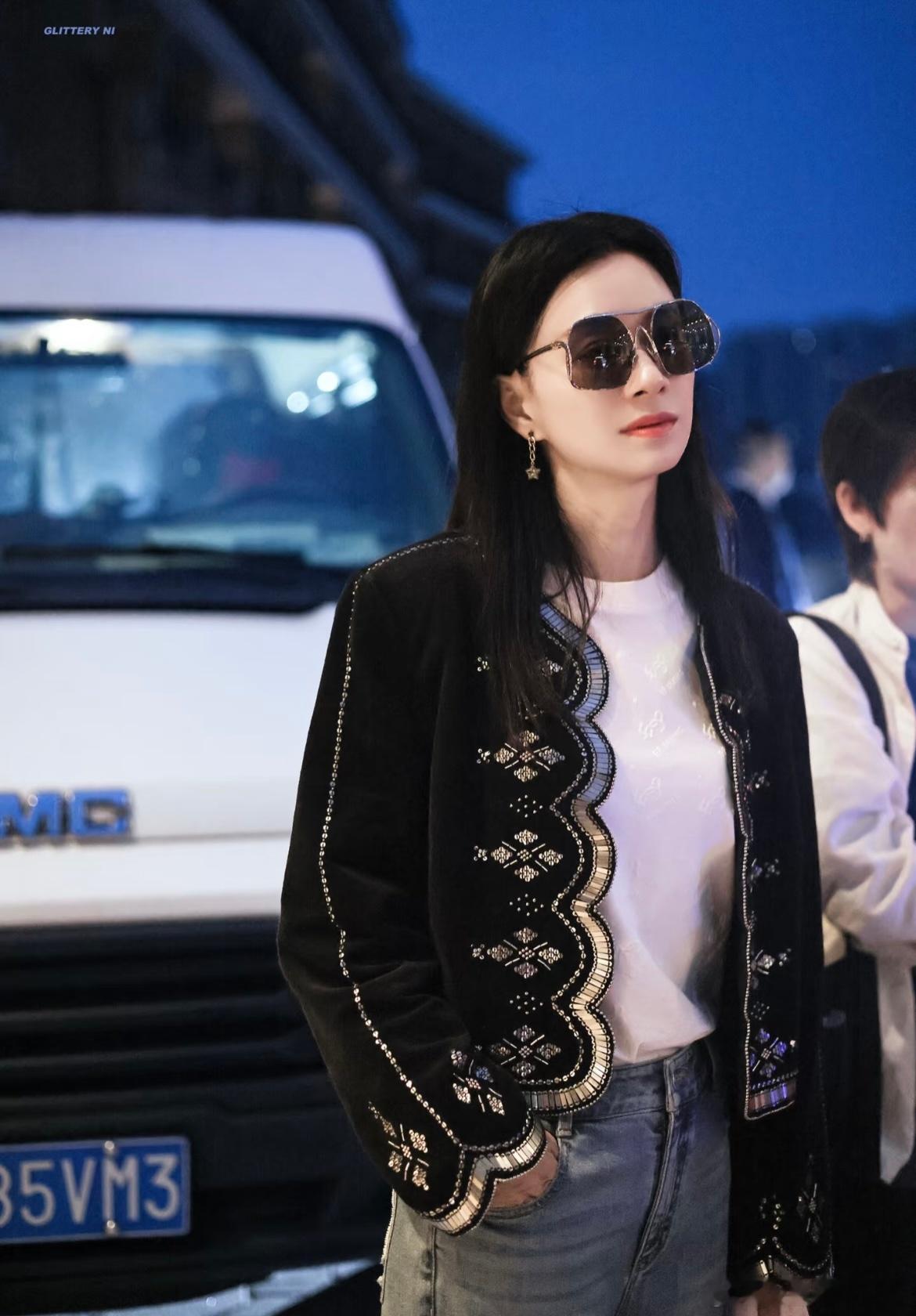 倪虹洁身材好辣不愧是沪上妈mer，气质美女可不受年龄限制 ​​​