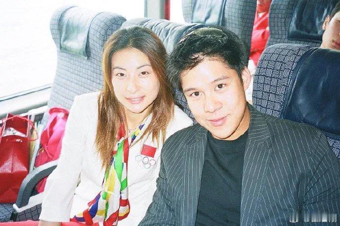 霍启刚找到郭晶晶算捡到宝了！
每次奥运会，郭晶晶当评委，霍启刚必到场助力，有时还