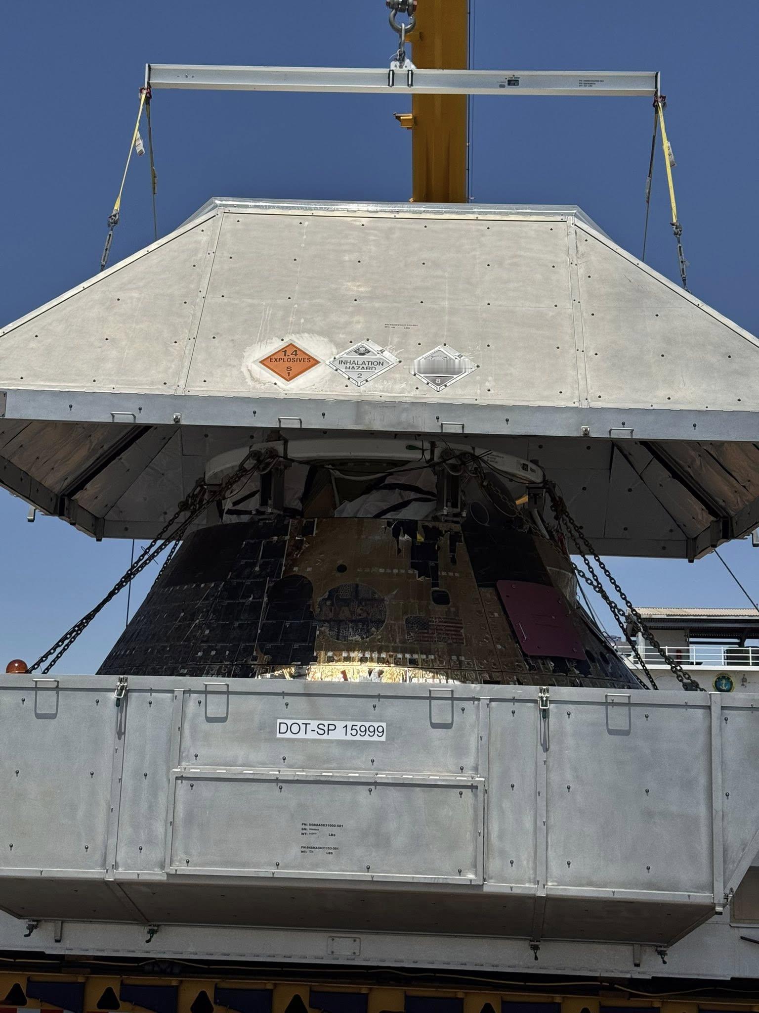 执行“阿耳忒弥斯二号”任务的“猎户座”飞船返回舱打包完毕，准备返回佛罗里达。 