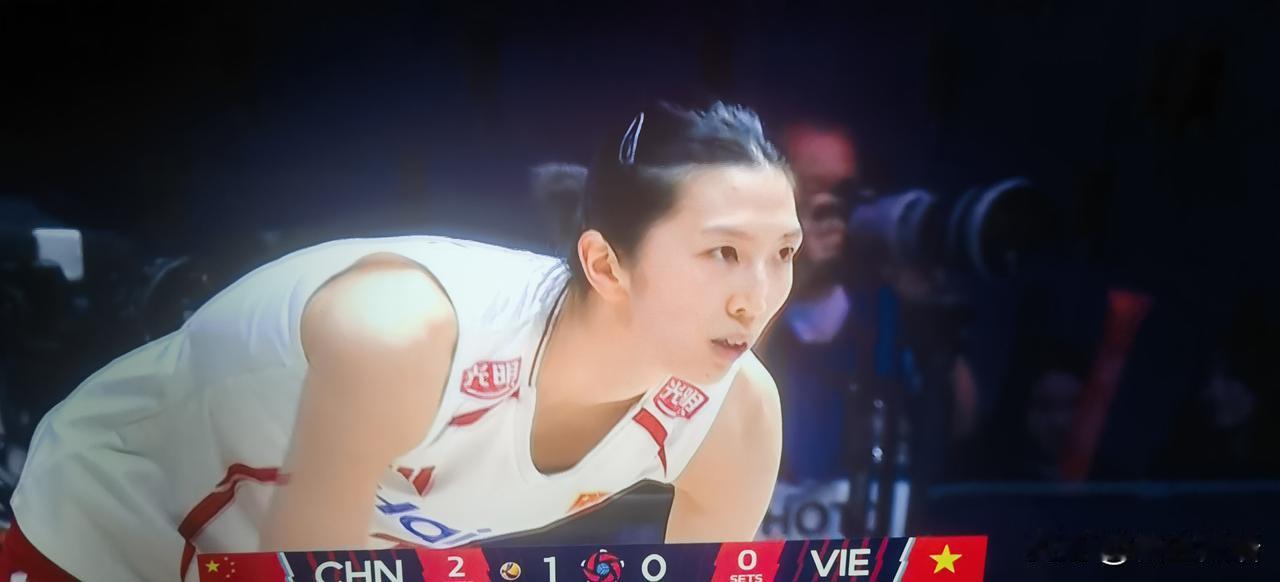 中国女排3:0越南女排，比分分别是25:15，25:22，25:13，看起来毫无