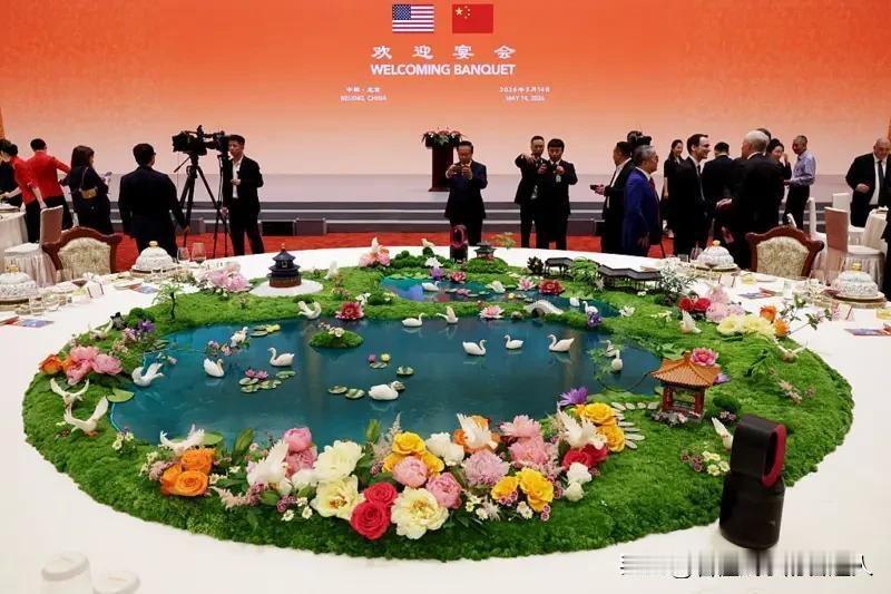 特朗普在空军一号上发帖了！很多人以为他要宣布访华重大成果、对外释放外交信号。错了