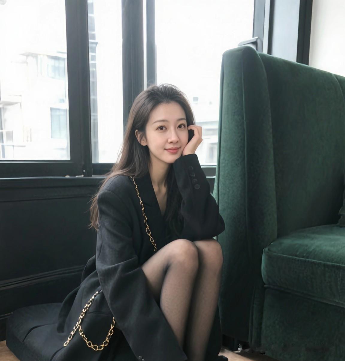 经历过大起大落才明白，
当初你伸出援手帮过的人，
未必会在你需要时搭把手；
但那