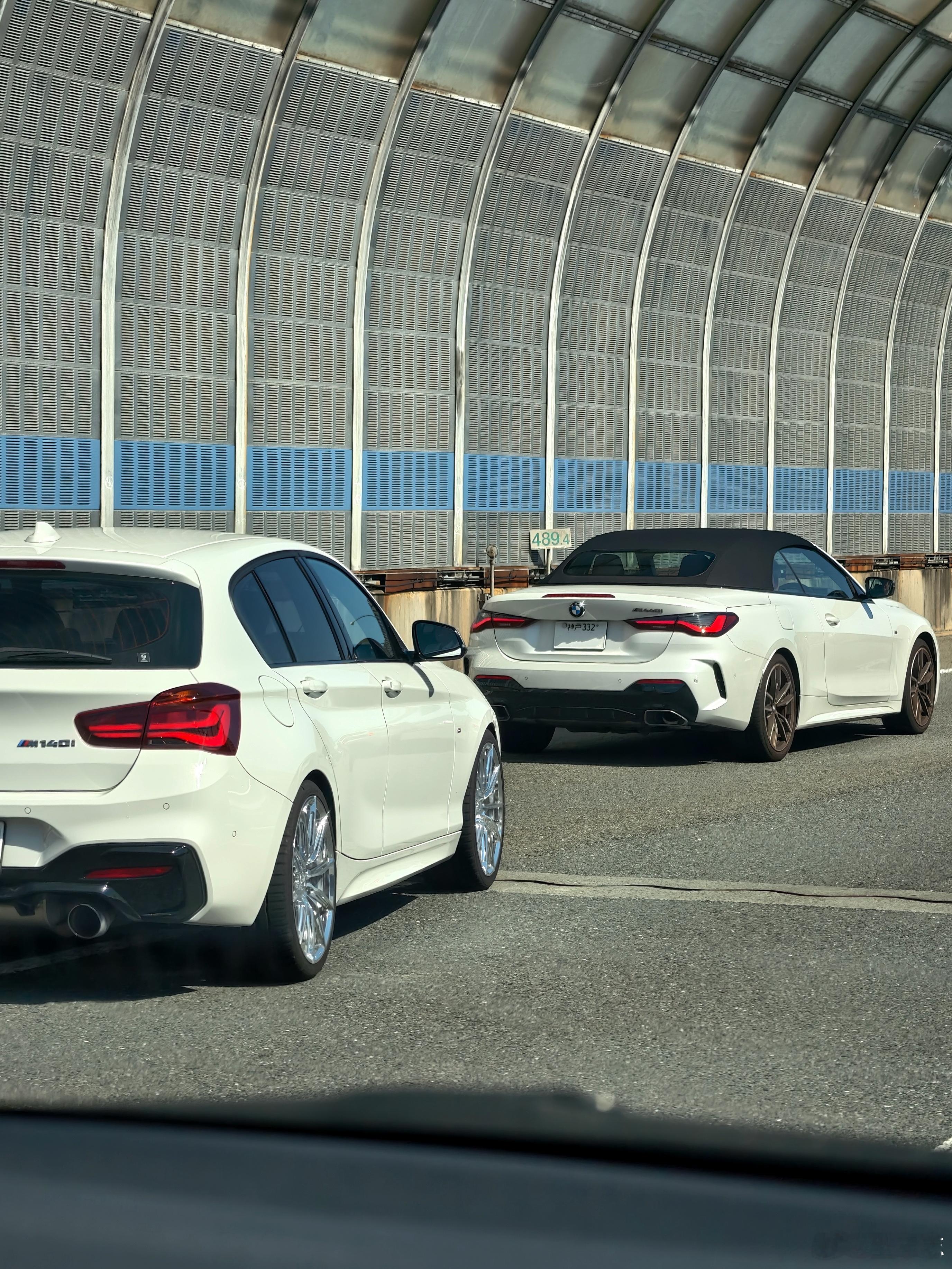 型车街拍同样是Bimmer，不同国家的玩法还真不一样。今天在大阪高速上偶遇两台白