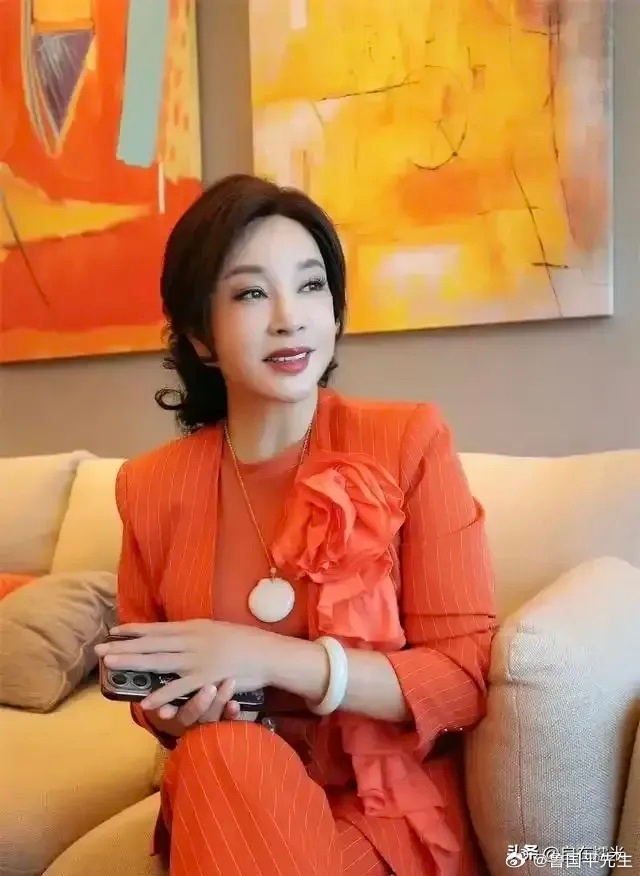 刘晓庆，不动声响做过3件事。1.出狱后给看守所捐赠了空调、电视，用以改善条件，自