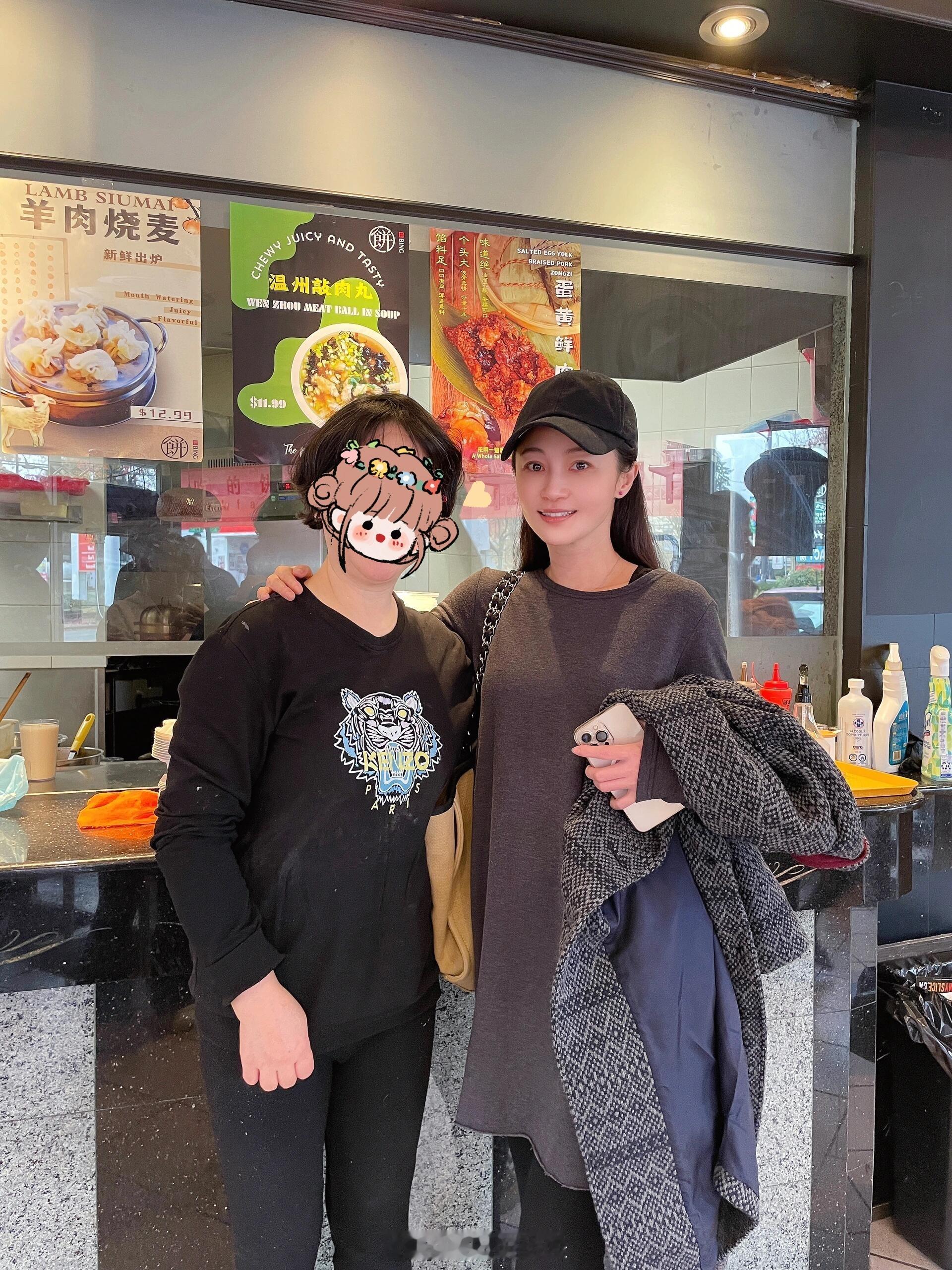 #加拿大偶遇姚笛##姚笛42岁近照状态#还是很漂亮，可惜了！ ​​​