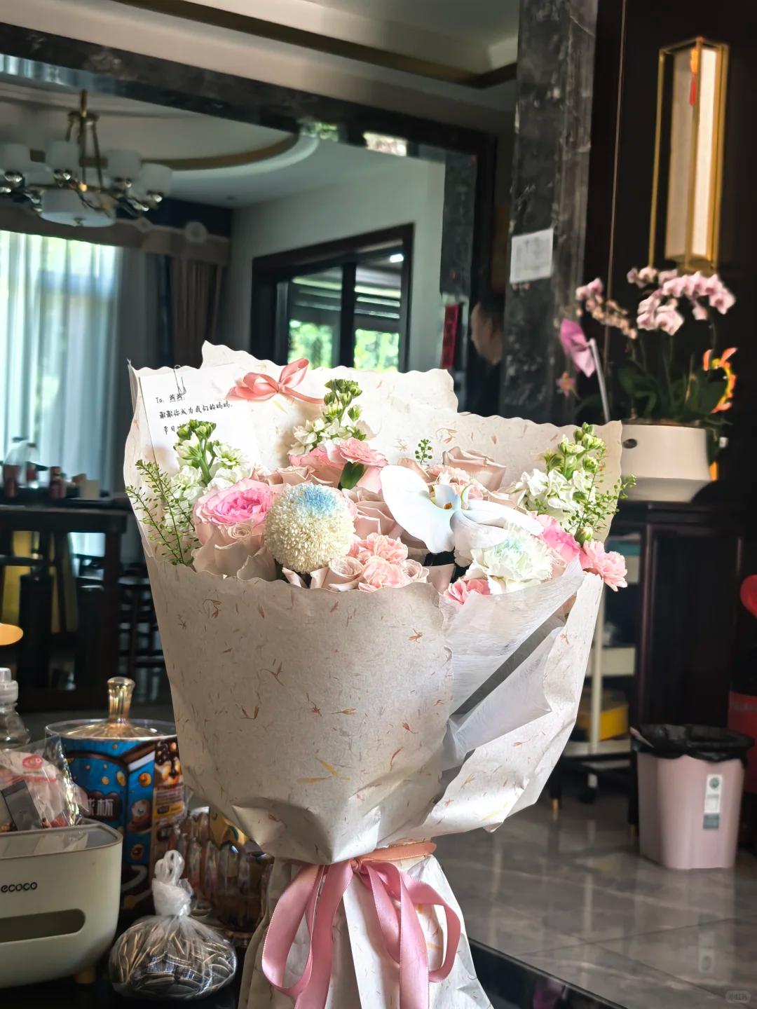 被骂了！因为母亲节给妈妈买花？做错什么了
因为今天母亲节，
提前订了花，
学了首
