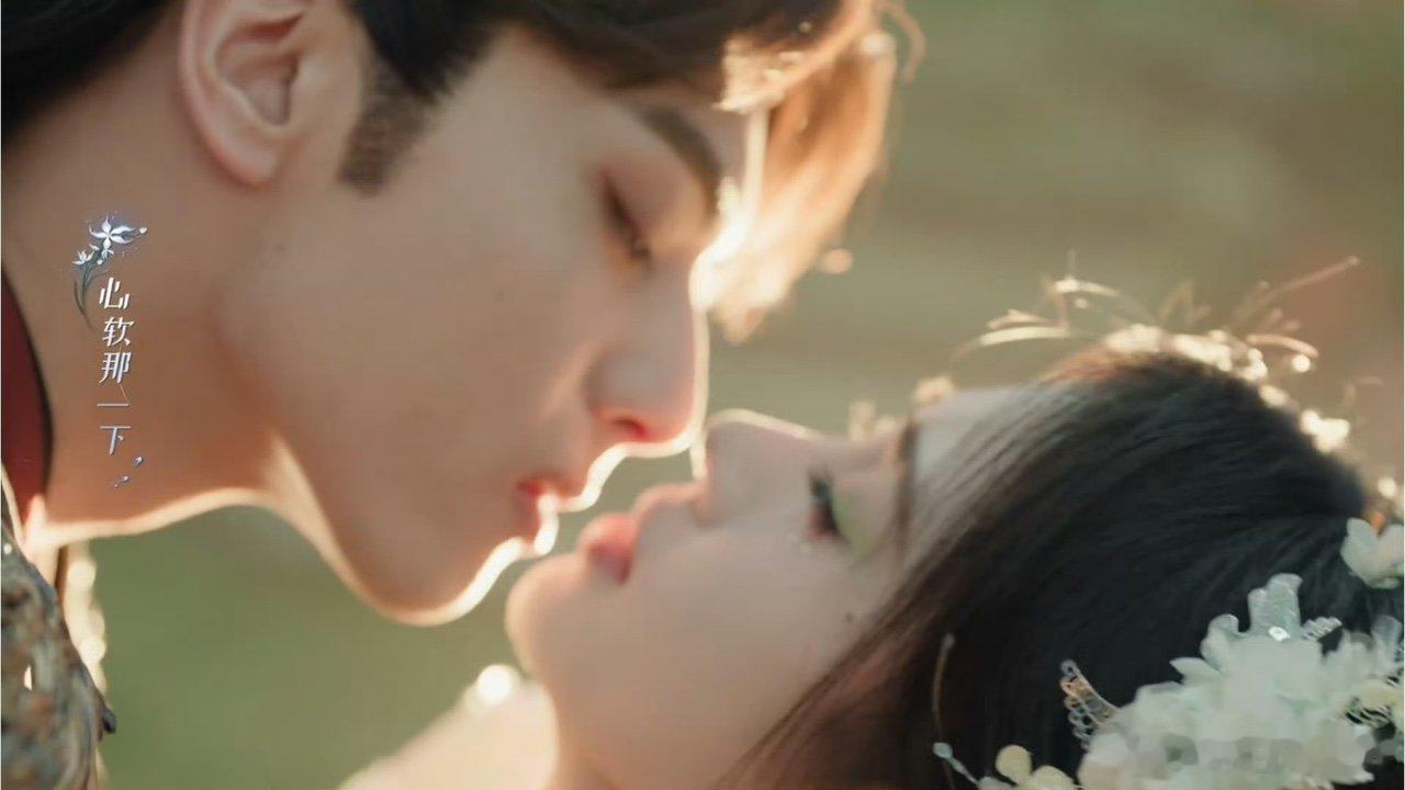 鞠婧祎宋威龙翻面吻宋威龙鞠婧祎翻面吻鞠婧祎宋威龙翻面吻 