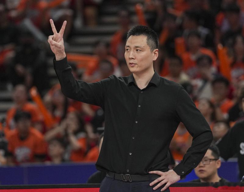 虽然我估计很多人还是觉得“吹过了”，但我还是要说，卢伟就是现在CBA第一主教练！