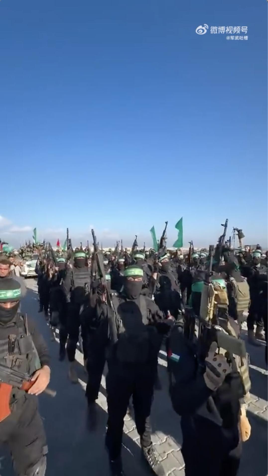 据称这是哈马斯在与以色列停火之后第一次在加沙举行了阅兵式

视频链接：