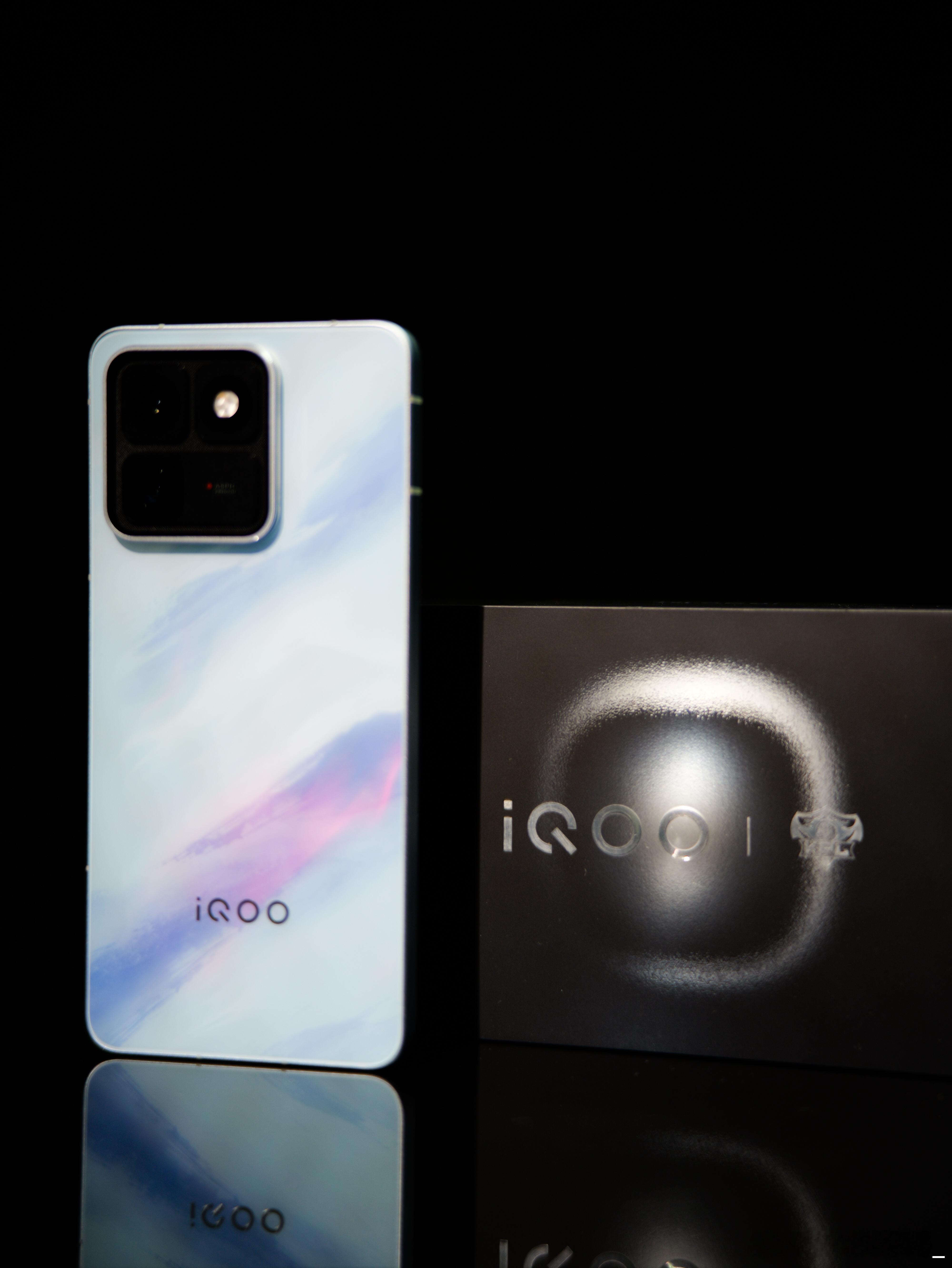 iqoo 用天玑9500 Monster版配上自研电竞芯片Q3，这套双芯组合不是