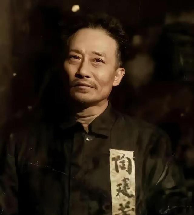 陶建芳是国民党少将，原本在上海公安局任职。1950年，他被派往舟山策反国民党将领