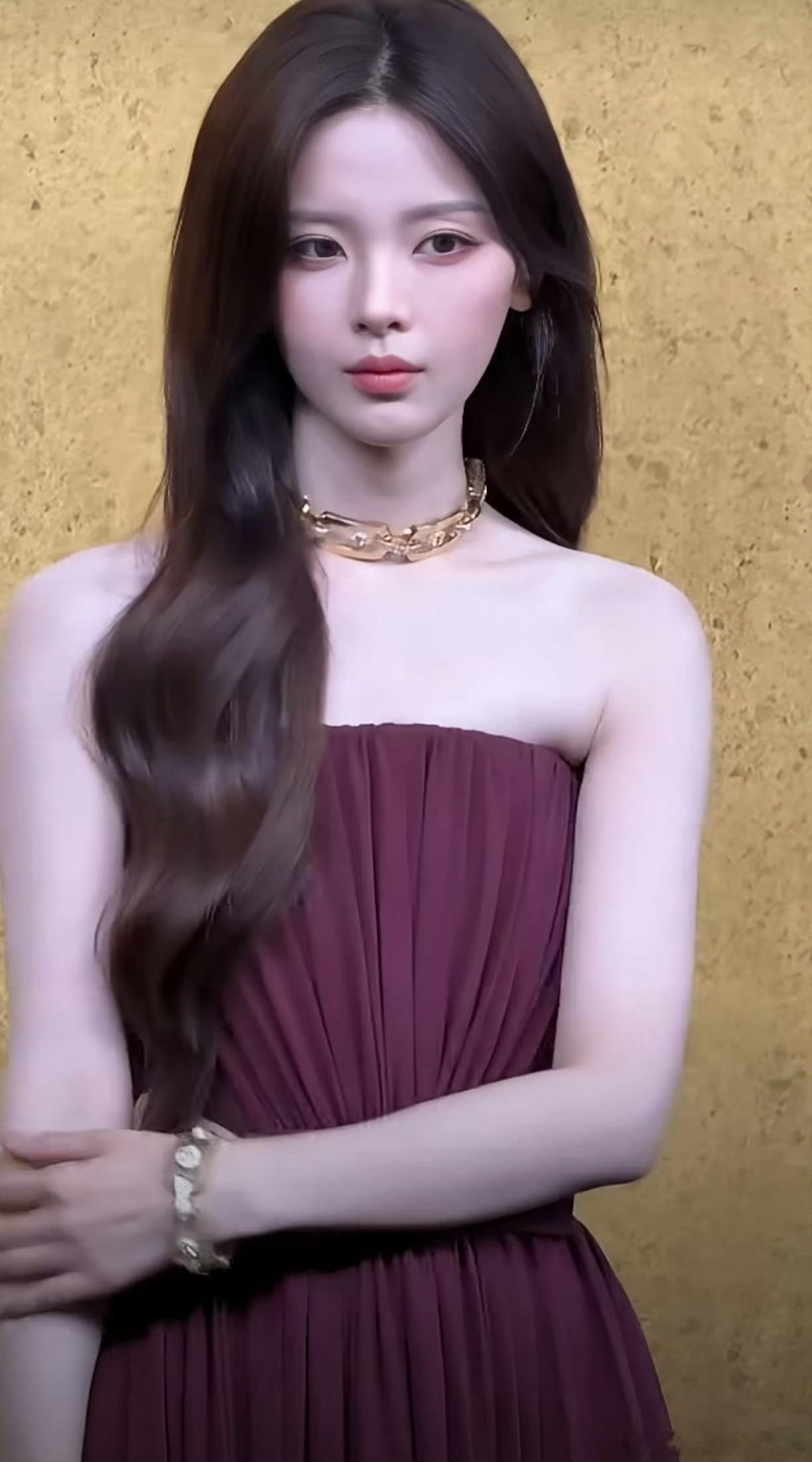 好原生态的美啊真的很吃杨超越的颜值，得脸型者得天下，杨超越的脸型完全就是流畅到飞