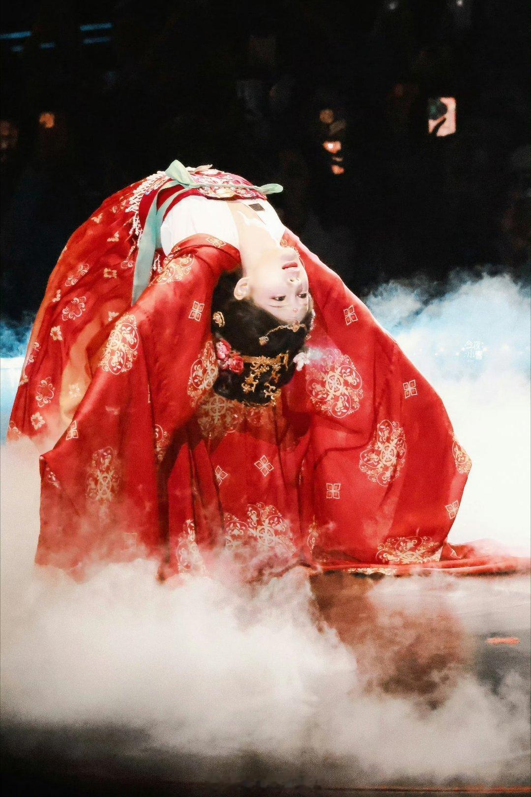 李一桐下腰   从此君王不早朝啊 