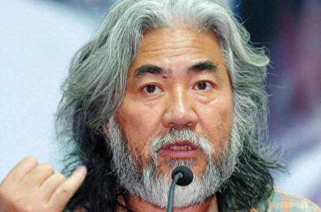 家财万贯也白搭，76岁张艺谋，终究还是步上了张纪议的后尘