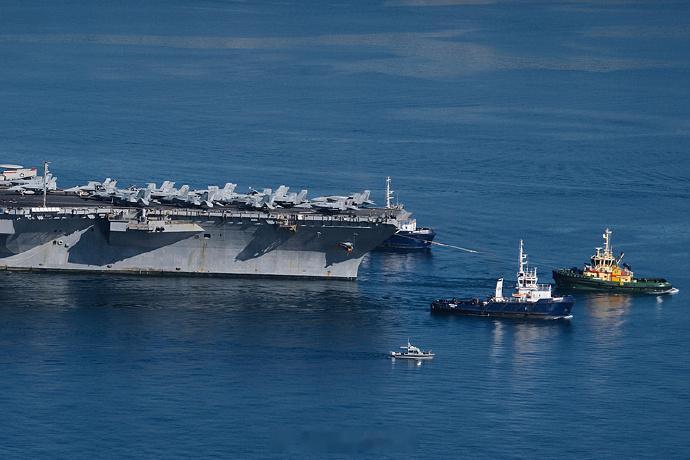 【美军福特号航母因火灾将进港维修】17日，总台记者获悉，美国“福特”号航空母舰因