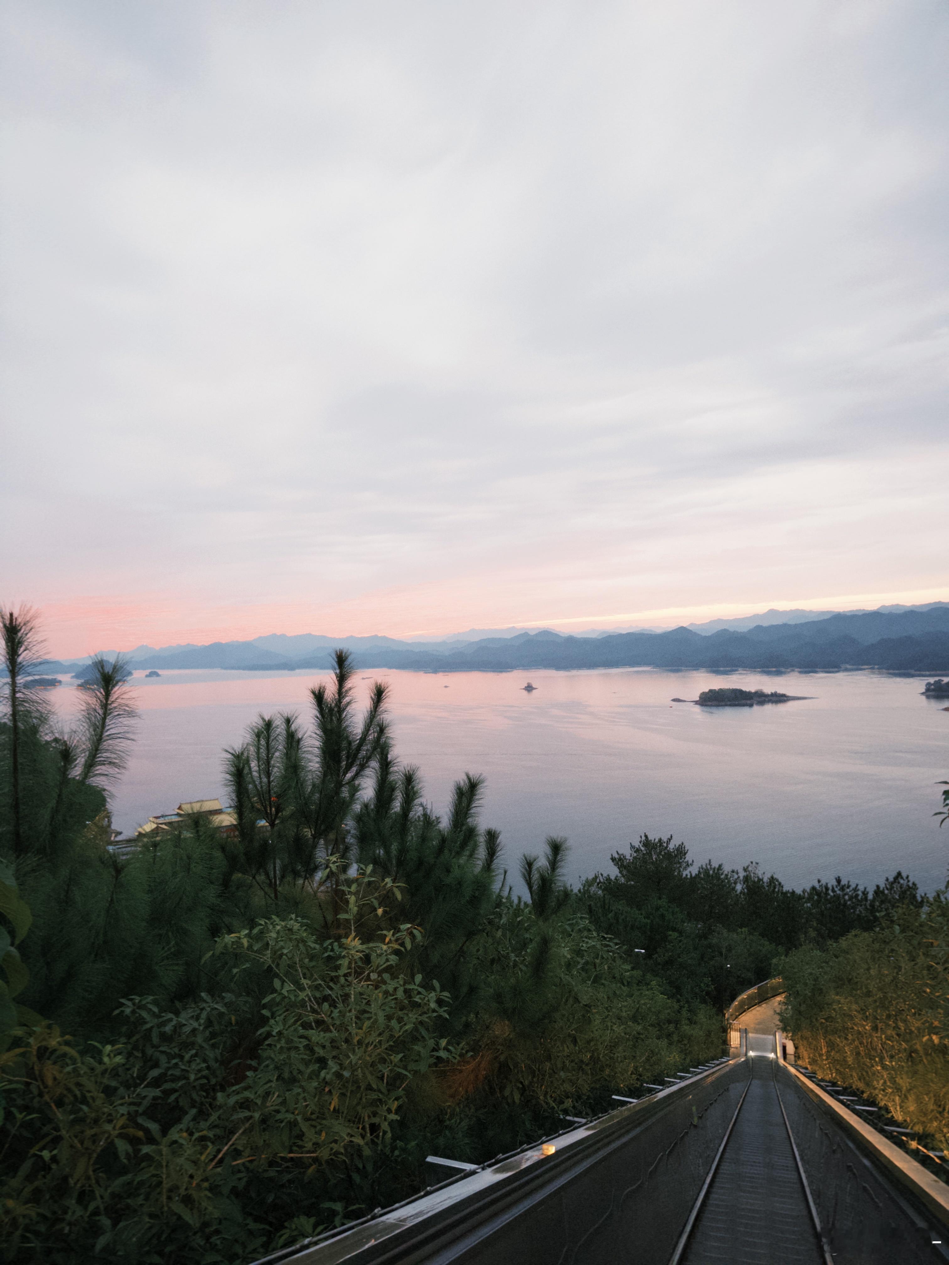 记人生第一次坐电梯爬山初冬被千岛湖治愈 得多来 