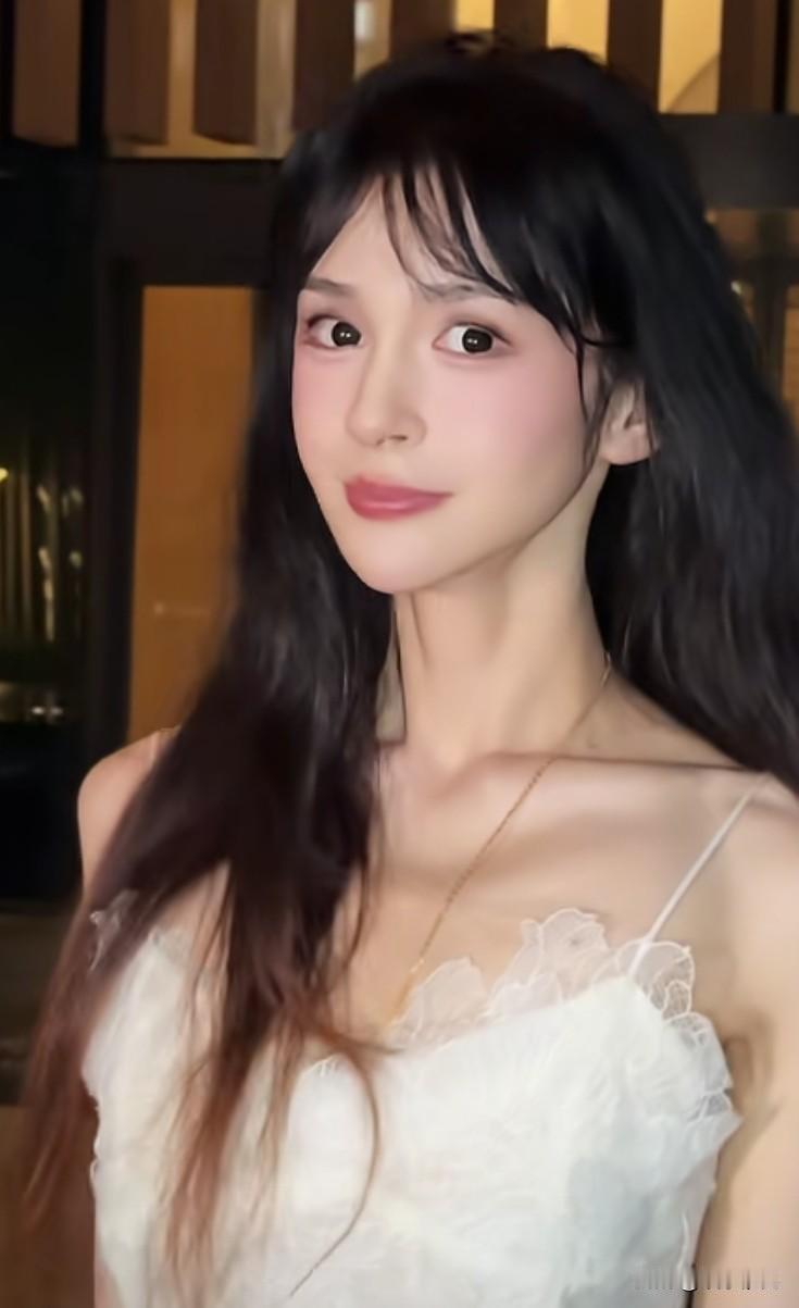 演员李心艾廋成皮包骨


李心艾不知道什么原因暴廋？现在只有80来斤，脸下巴瘦得