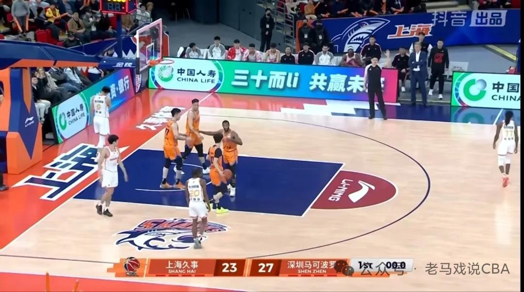 北京控股小比分胜青岛崂山啤酒。原因：北控两连胜、邹雨宸状态火热；青岛队则4连败、