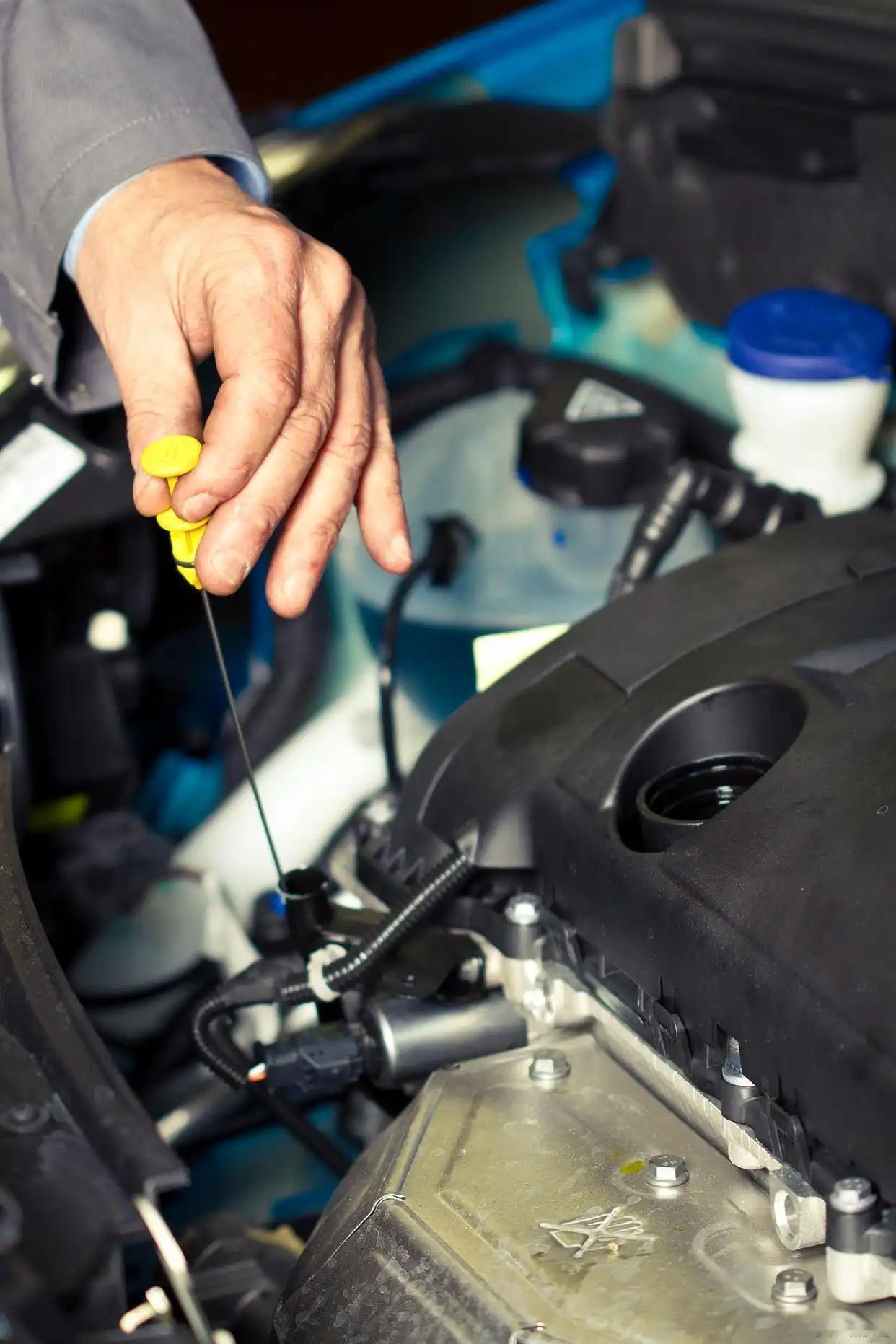 那天在路边看到个招牌，199全合成换机油，还送清洗，脑子一热就进去了。师傅特别热