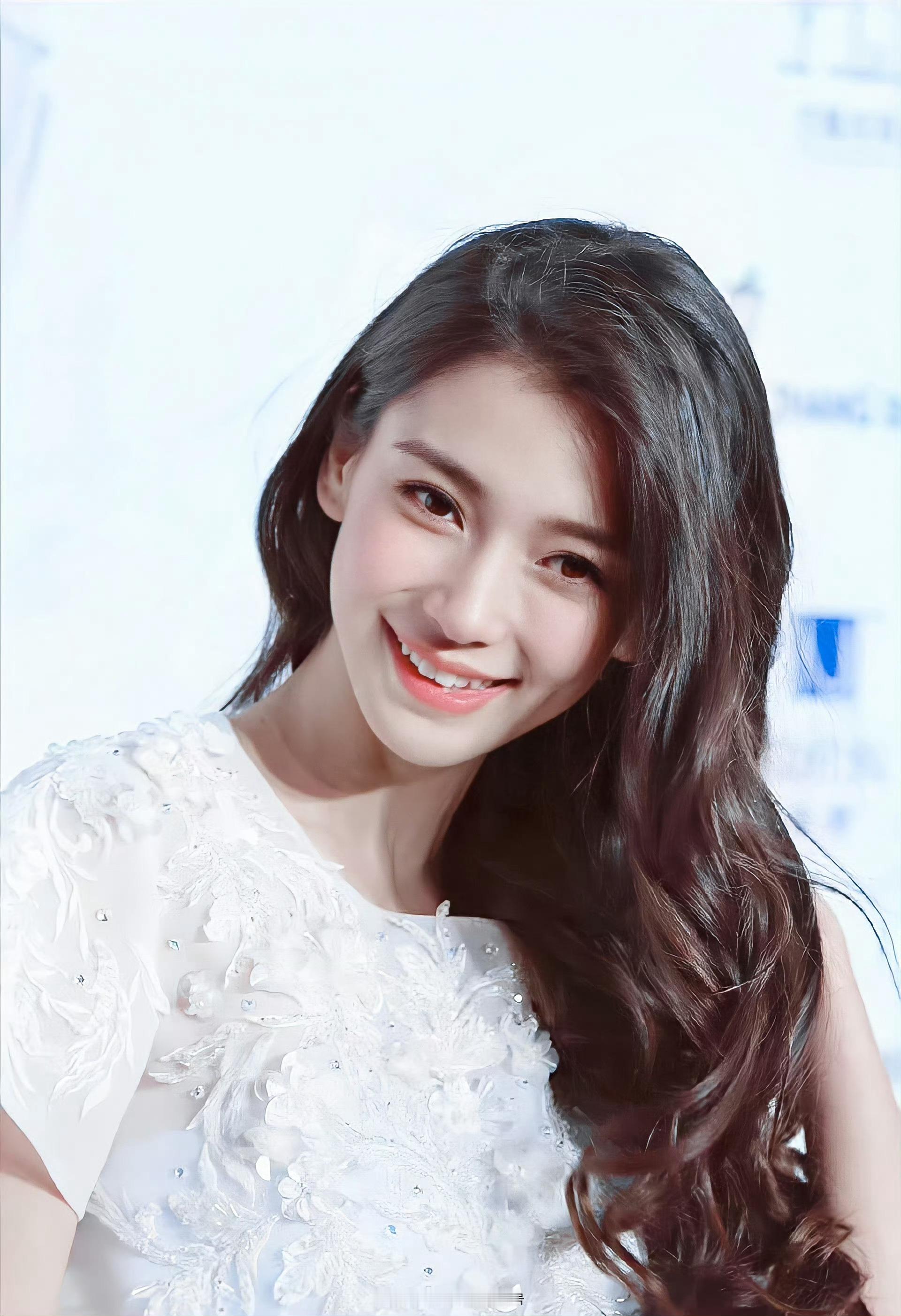 angelababy[超话] 🍏angelababy她长得很乖 可总喜欢赖床 